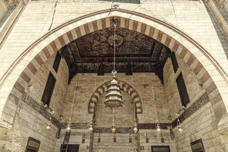 Arch and decorated ceiling Al Ashraf Bersbay Mosque, Qlqwun Complex, Islamic Cairo, Cairo, Egypt