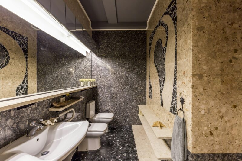Bathroom with stone mosaic