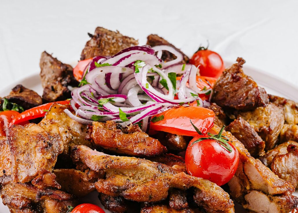 Grilled meat platter with fresh vegetables