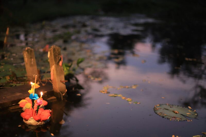 Loy kratong festival is a famous festival in Thailand