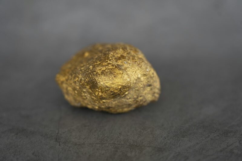 The pure piece of Raw Gold Nugget digger from Metal Mine.
