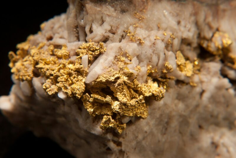 wire gold mineral sample