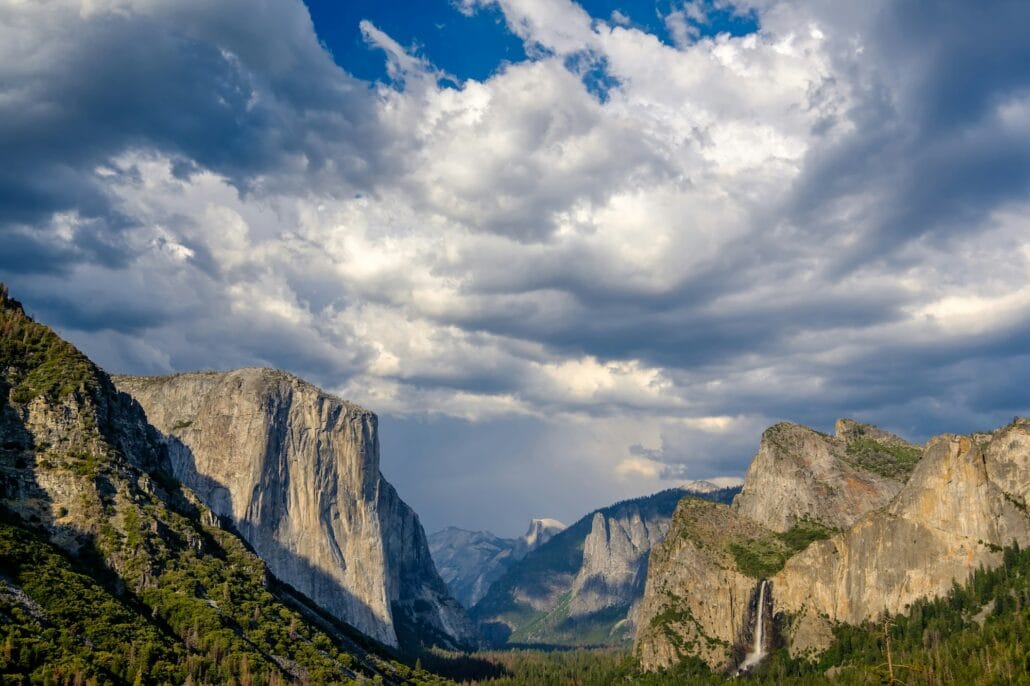 Yosemite National Park Valley summer landscape