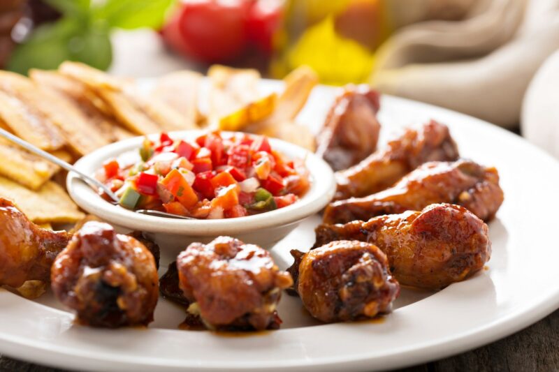 Barbeque chicken wings with salsa